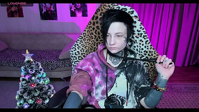 Snapshot of acid_trip1l chatting on 12.19.24 acid trip1l online show from 12.19.24