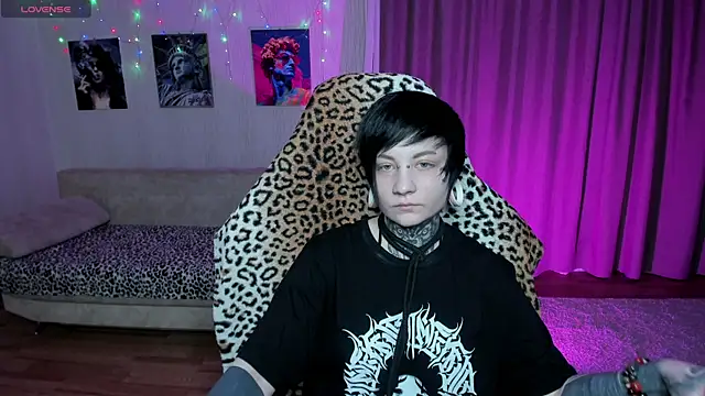 Snapshot of acid_trip1l chatting on 03.04.25 acid trip1l online show from 03.04.25