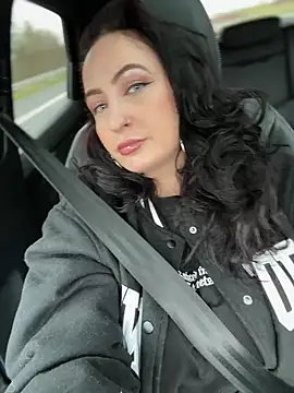 Snapshot of itsCassie chatting on 01.26.25 itsCassie online show from 01.26.25