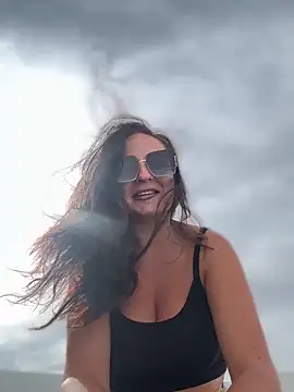 Snapshot of itsCassie chatting on 10.20.25 itsCassie online show from 10.20.25