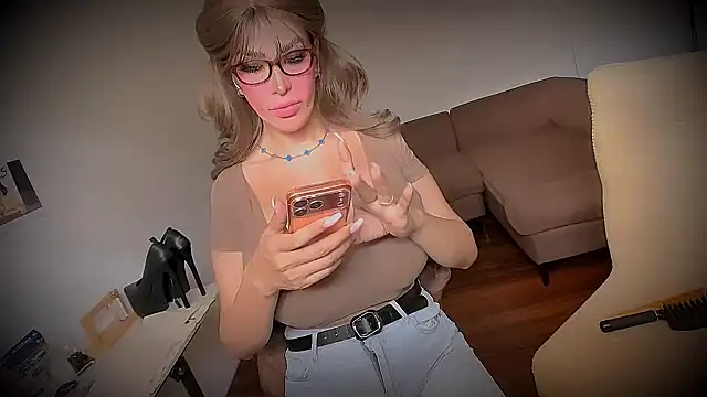 Snapshot of GiftedGirl4u chatting on 07.11.26 GiftedGirl4u online show from 07.11.26