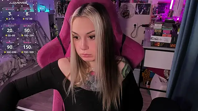 ChloeKohaku online show from 11.20.25