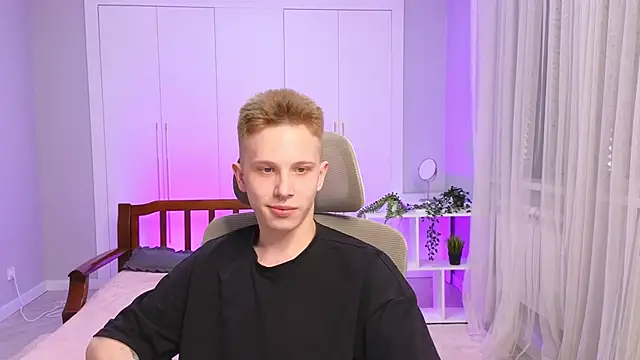 Snapshot of arlekincrop chatting on 12.30.24 arlekincrop online show from 12.30.24