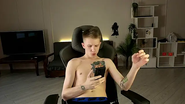 Snapshot of arlekincrop chatting on 09.20.25 arlekincrop online show from 09.20.25