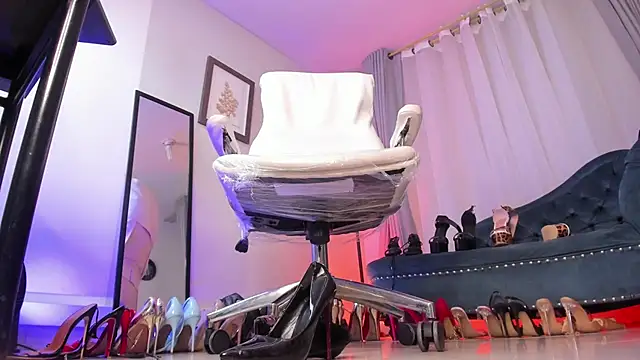 Ashley leon  online show from 01.24.25