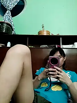 Snapshot of QueenSoreal chatting on 04.22.26 QueenSoreal online show from 04.22.26