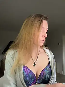 Snapshot of Heidi_Harper chatting on 01.06.25 Heidi Harper online show from 01.06.25