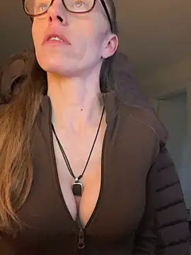 Snapshot of Heidi_Harper chatting on 02.06.25 Heidi Harper online show from 02.06.25