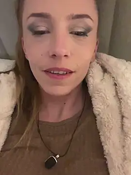 Snapshot of Heidi_Harper chatting on 03.15.25 Heidi Harper online show from 03.15.25