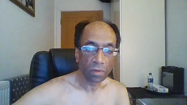 Snapshot of rauncher1 chatting on 09.11.25 rauncher1 online show from 09.11.25