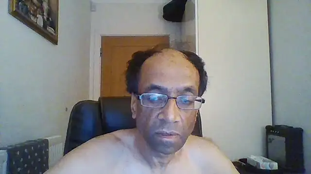 Snapshot of rauncher1 chatting on 09.12.25 rauncher1 online show from 09.12.25