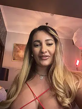 Snapshot of YaaraCollins chatting on 12.07.24 YaaraCollins online show from 12.07.24