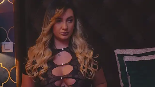 Snapshot of YaaraCollins chatting on 12.11.24 YaaraCollins online show from 12.11.24