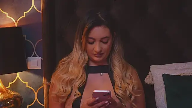 Snapshot of YaaraCollins chatting on 12.13.24 YaaraCollins online show from 12.13.24