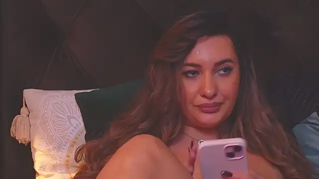 Snapshot of YaaraCollins chatting on 01.07.25 YaaraCollins online show from 01.07.25