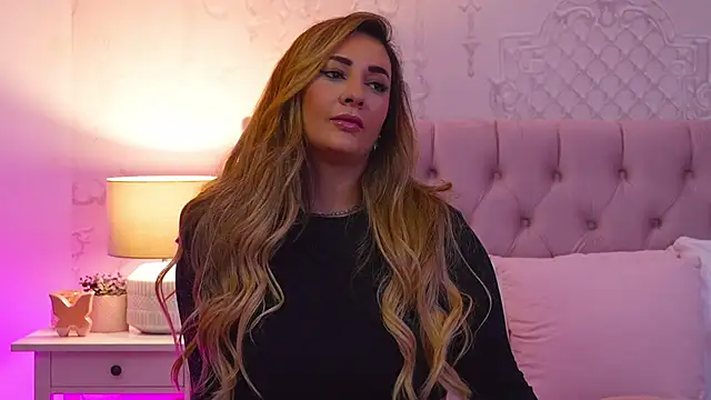 Snapshot of YaaraCollins chatting on 11.26.25 YaaraCollins online show from 11.26.25