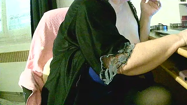 Snapshot of douceur63 chatting on 11.24.25 douceur63 online show from 11.24.25