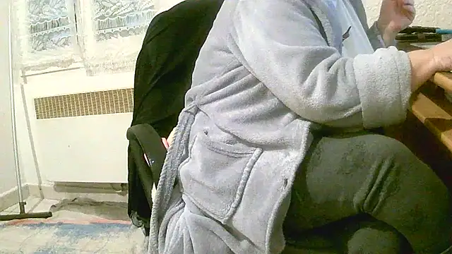 Snapshot of douceur63 chatting on 12.16.25 douceur63 online show from 12.16.25