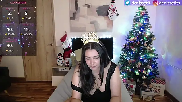 Snapshot of DenisseTits chatting on 12.31.24 DenisseTits online show from 12.31.24