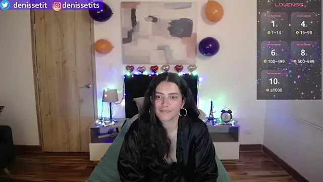 Snapshot of DenisseTits chatting on 02.11.25 DenisseTits online show from 02.11.25
