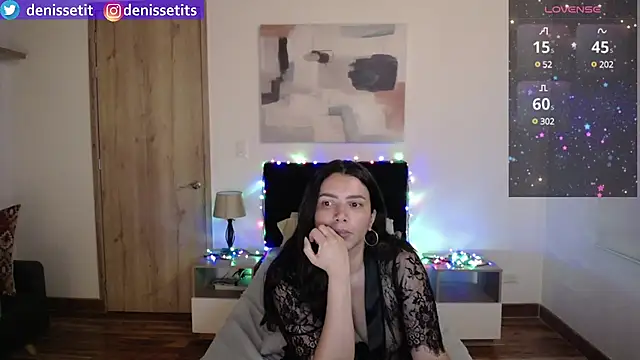 Snapshot of DenisseTits chatting on 03.20.25 DenisseTits online show from 03.20.25
