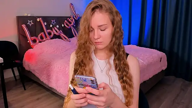 SweetMilkis online show from 12.27.24