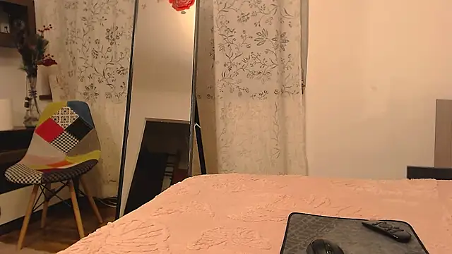 Snapshot of elacoquette chatting on 10.15.25 elacoquette online show from 10.15.25