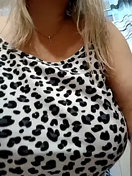 Snapshot of Liana_MilfHot chatting on 01.13.25 Liana MilfHot online show from 01.13.25
