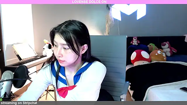 Snapshot of minarocket_ chatting on 12.08.24 minarocket online show from 12.08.24