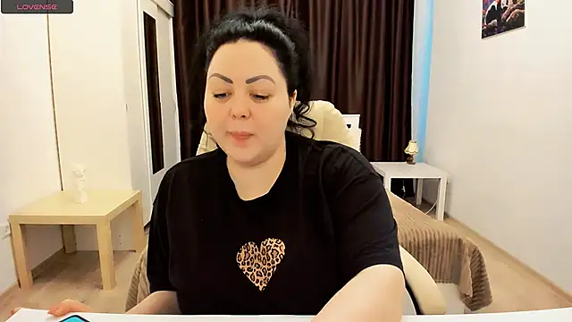 Nina Hopper online show from 01.31.25