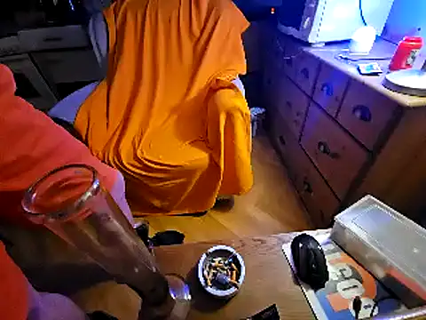 Snapshot of hardcap chatting on 09.18.25 hardcap online show from 09.18.25