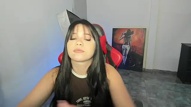 Snapshot of kiarafonseca_ chatting on 09.29.25 kiarafonseca online show from 09.29.25