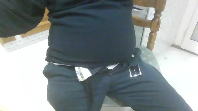 Snapshot of polloiw chatting on 10.04.25 polloiw online show from 10.04.25