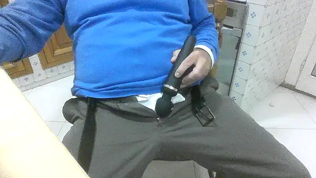 Snapshot of polloiw chatting on 10.07.25 polloiw online show from 10.07.25