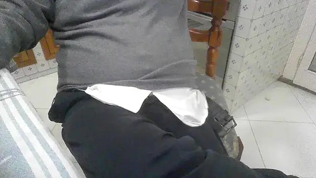 Snapshot of polloiw chatting on 10.17.25 polloiw online show from 10.17.25