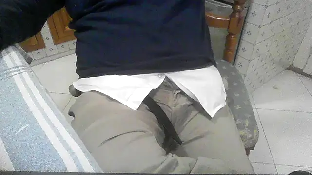 Snapshot of polloiw chatting on 10.22.25 polloiw online show from 10.22.25