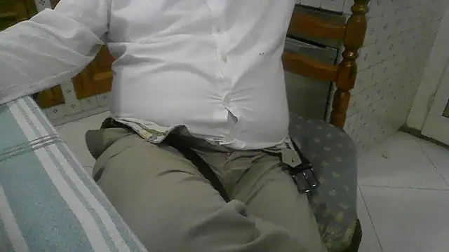 Snapshot of polloiw chatting on 10.23.25 polloiw online show from 10.23.25