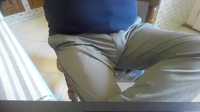 Snapshot of polloiw chatting on 10.25.25 polloiw online show from 10.25.25