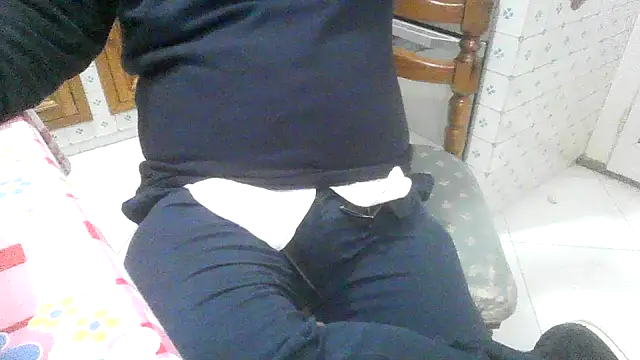 Snapshot of polloiw chatting on 11.24.25 polloiw online show from 11.24.25