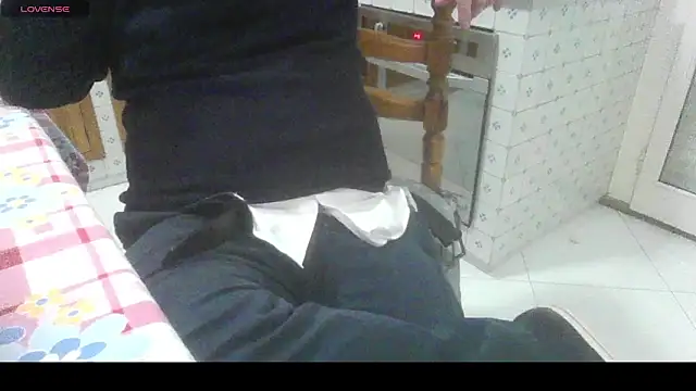 Snapshot of polloiw chatting on 12.19.25 polloiw online show from 12.19.25