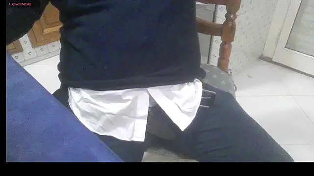 Snapshot of polloiw chatting on 03.04.26 polloiw online show from 03.04.26