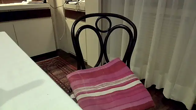 Snapshot of polloiw chatting on 04.06.26 polloiw online show from 04.06.26