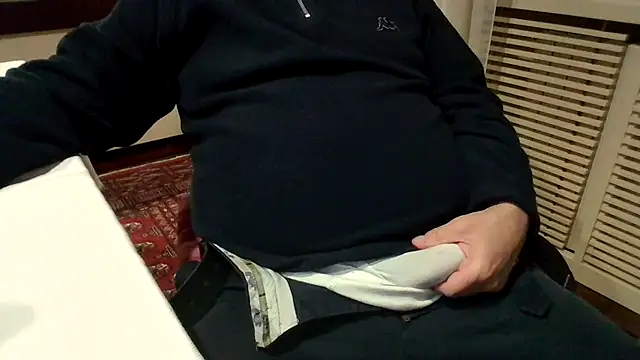 Snapshot of polloiw chatting on 04.08.26 polloiw online show from 04.08.26