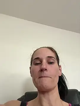 lolabunny9 online show from 10.25.25