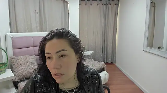 Snapshot of gaby_trent chatting on 05.25.26 gaby trent online show from 05.25.26
