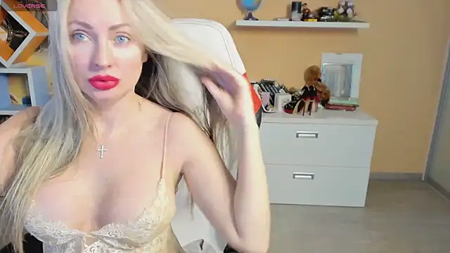 Snapshot of Veola_new chatting on 03.19.25 Veola new online show from 03.19.25