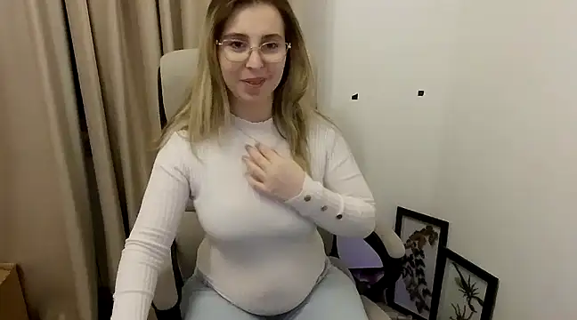 Snapshot of Aliss_Hottie chatting on 03.06.25 Aliss Hottie online show from 03.06.25