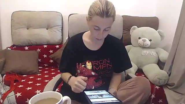 Snapshot of Aliss_Hottie chatting on 09.28.25 Aliss Hottie online show from 09.28.25