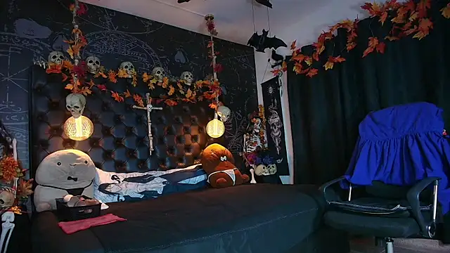 AlexHoe  online show from 10.25.25