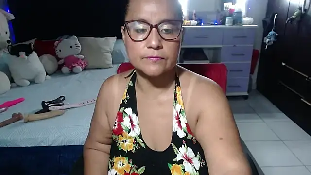 Snapshot of pervert_mommy_ chatting on 02.02.26 pervert mommy online show from 02.02.26